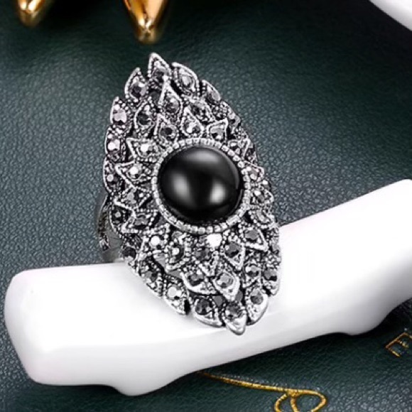 Size 7 Black “Onyx” & Marcasite Statement Ring - Picture 2 of 4